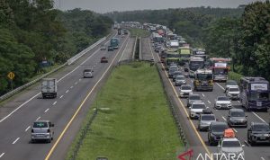 Arus lalu lintas di Tol Cipali semakin padat pada H-4 Lebaran