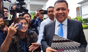 Para pengusaha dari Haji Isam hingga Aguan sambangi Istana dengan jas