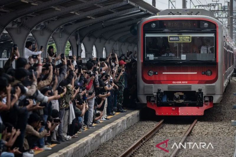 KAI Commuter tegaskan e-money masih dapat digunakan transaksi di KRL