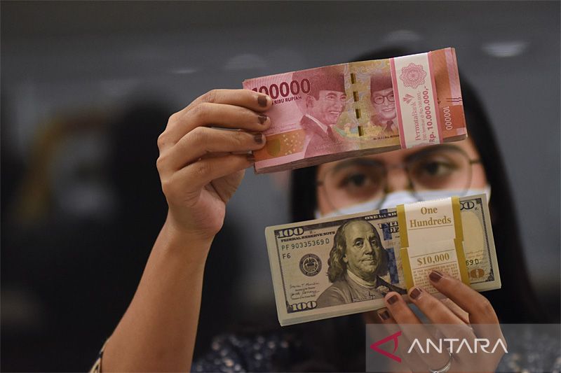 Rupiah menguat dipengaruhi keputusan AS ringankan tarif otomotif