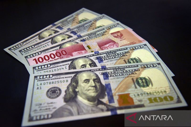Rupiah melemah seiring sikap "wait and see" menjelang rapat The Fed