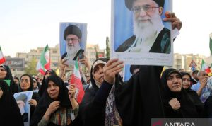 Warga Iran turun ke jalan merayakan gencatan senjata dengan Israel