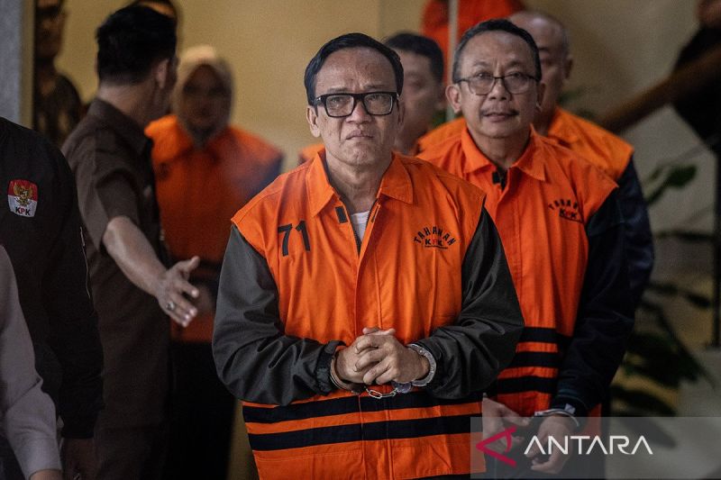 KPK geledah rumah Immanuel Ebenezer di Pancoran, dan sita Alphard