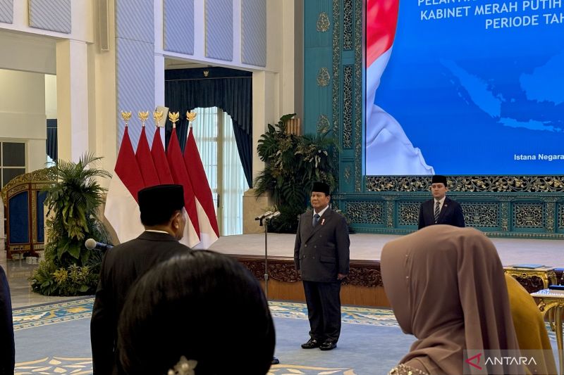 Presiden Prabowo lantik Djamari Chaniago sebagai Menko Polkam