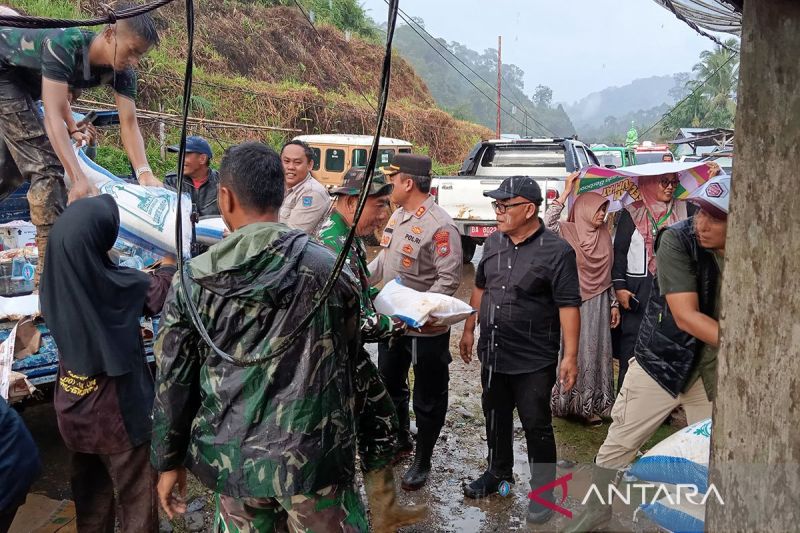 4.292 warga terdampak bencana di Pasaman Barat masih mengungsi