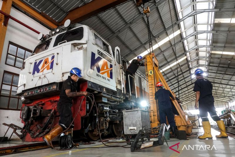 KAI targetkan mulai pengembangan kereta luar Jawa mulai 2026