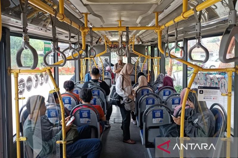 Penumpang berebut kursi, Transjakarta mohon maaf