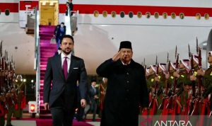 Prabowo dikawal jet tempur F-16 saat tiba di Yordania