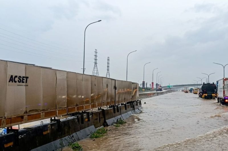 Tol Jakarta-Tangerang sempat tergenang akibat curah hujan tinggi