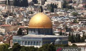 Israel larang Shalat Idul Fitri di Al-Aqsa, warga Palestina protes
