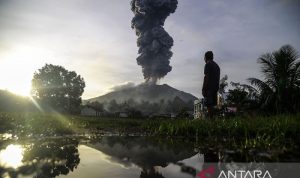 Gunung Ibu dua kali meletus hari ini, kolom abu capai 500 meter