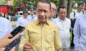 Bahlil akan beri insentif konversi motor bensin jadi listrik
