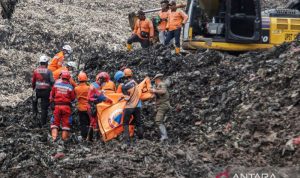 Tim SAR kembali temukan jasad korban longsor di TPST Bantargebang