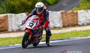 Pembalap Indonesia Kiandra Ramadhipa menangi balapan kedua MotoGP Rookies Cup Jerez