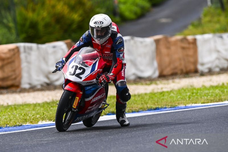 Pembalap Indonesia Kiandra Ramadhipa menangi balapan kedua MotoGP Rookies Cup Jerez