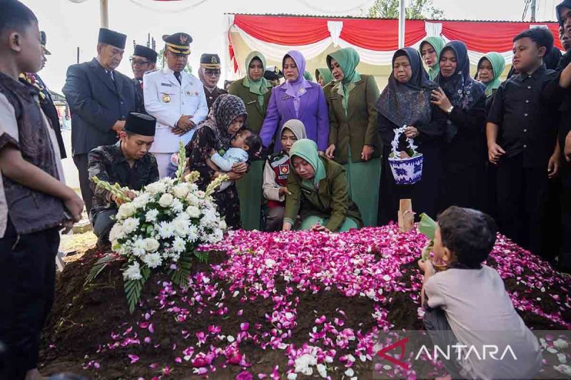 Duka keluarga tiga personel penjaga perdamaian Indonesia