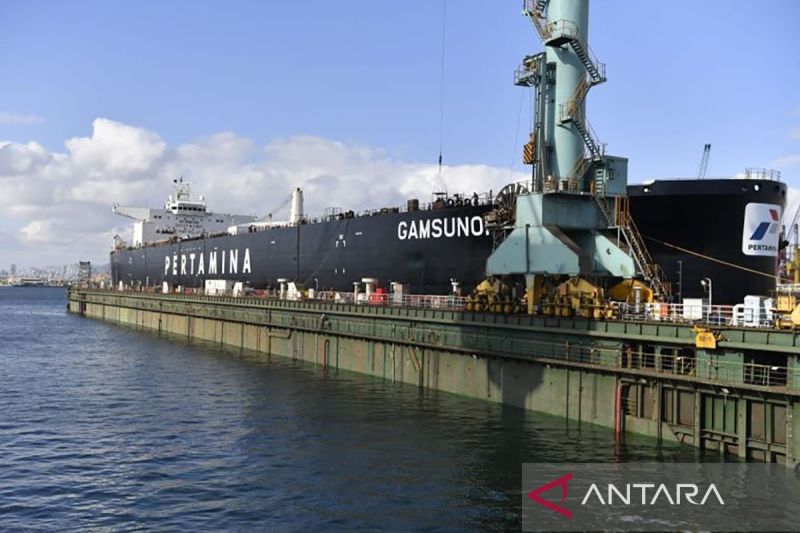 Dua kapal Pertamina masih belum bisa lintasi Selat Hormuz