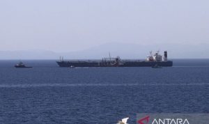 "Supertanker" Iran lolos blokade AS dan berlayar ke Indonesia