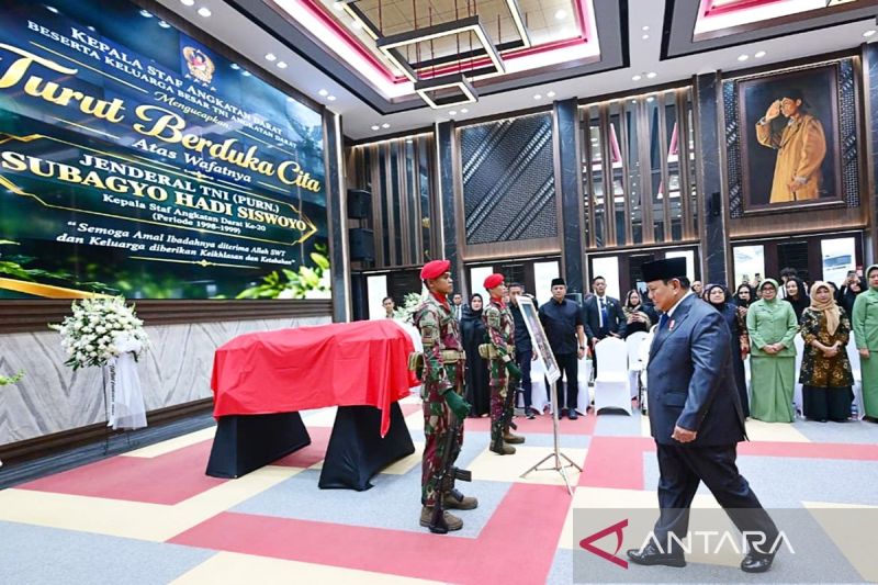 Prabowo beri penghormatan terakhir kepada Subagyo HS di Mabesad