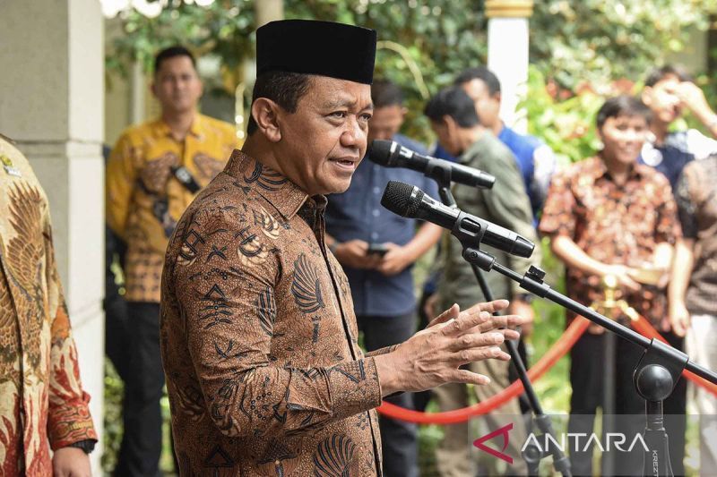Menko Bahlil perintahkan Pertamina tambah kapal BBM ke Jatim-Bali